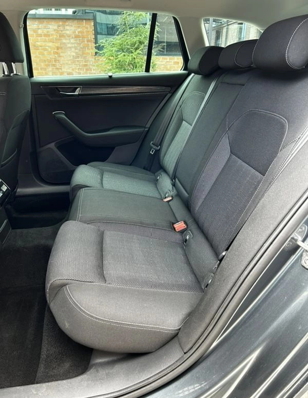 Skoda Superb cena 104900 przebieg: 144000, rok produkcji 2020 z Kraków małe 667